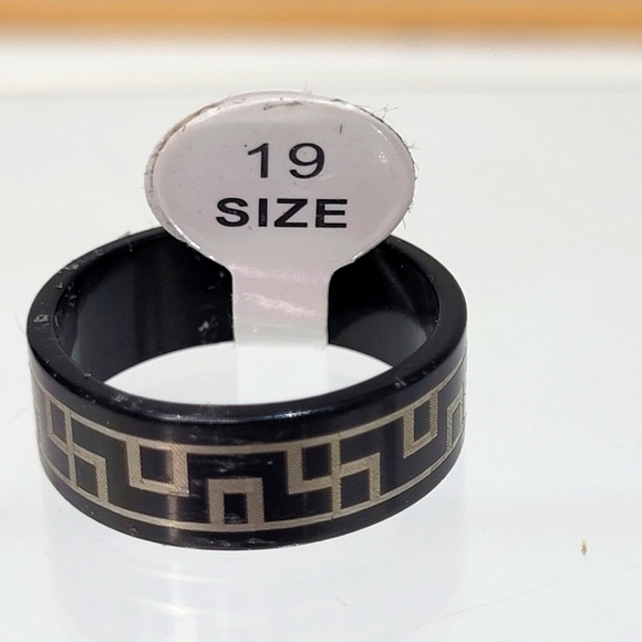 Ring - Picture 1 of 3